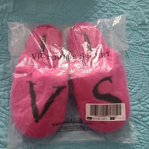 Victoria's Secret pink slippers size 9/10